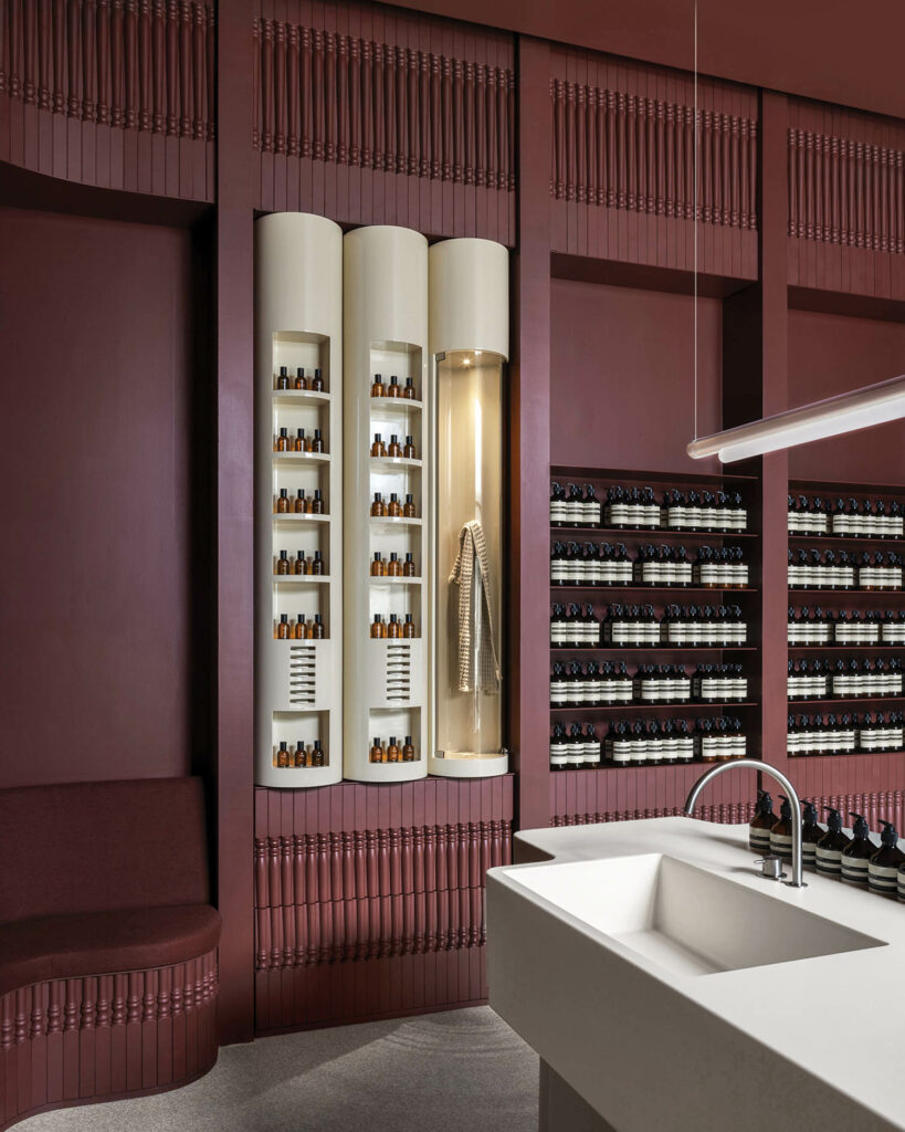 皮肤护理坐落在Aesop架子上