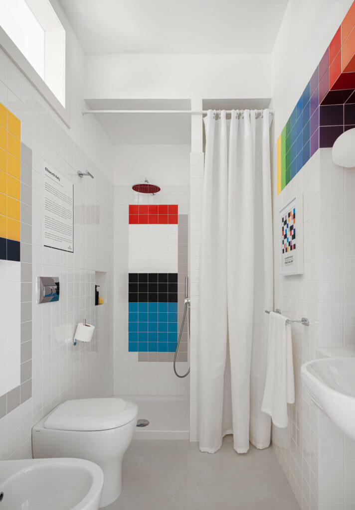 卫生间带亮色通口音