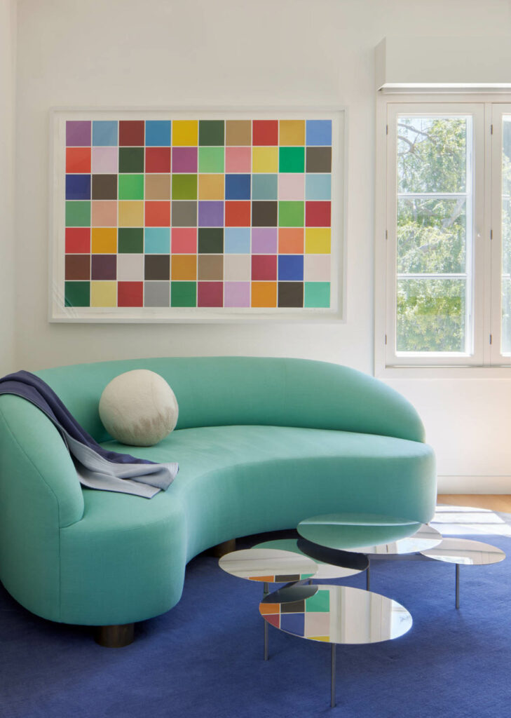 海浪绿沙发 接近多色抽象艺术作品