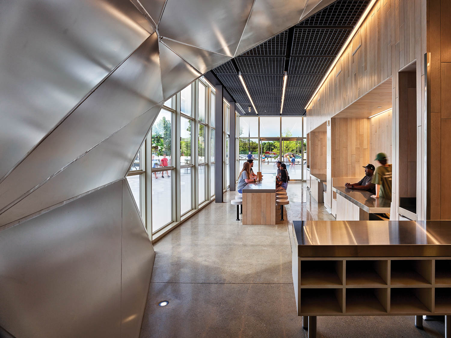 社区座次和酒吧凳子沿长餐桌