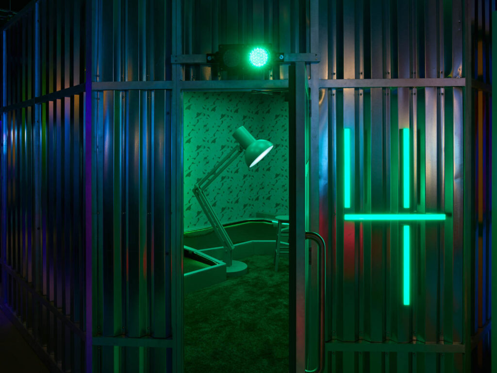 绿房一楼灯是Birdies疯狂高尔夫第四洞搭建