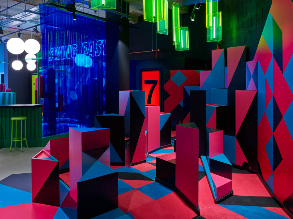 鸟鸟疯狂高尔夫7洞覆盖蓝粉电台