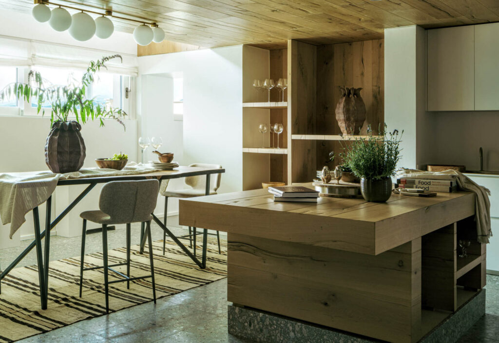 中和式厨房和各种树影