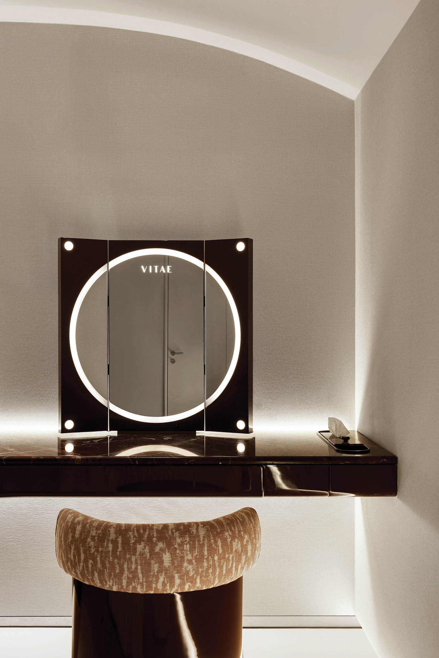 镜像点亮化容院虚构