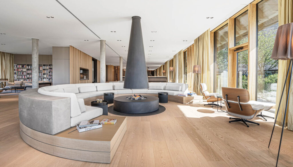 沙发包围水泥火坑