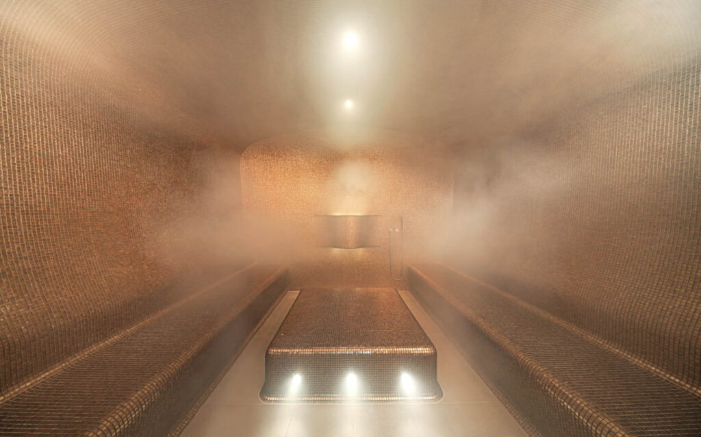 蒸汽室覆盖数千件玻璃马赛克瓦