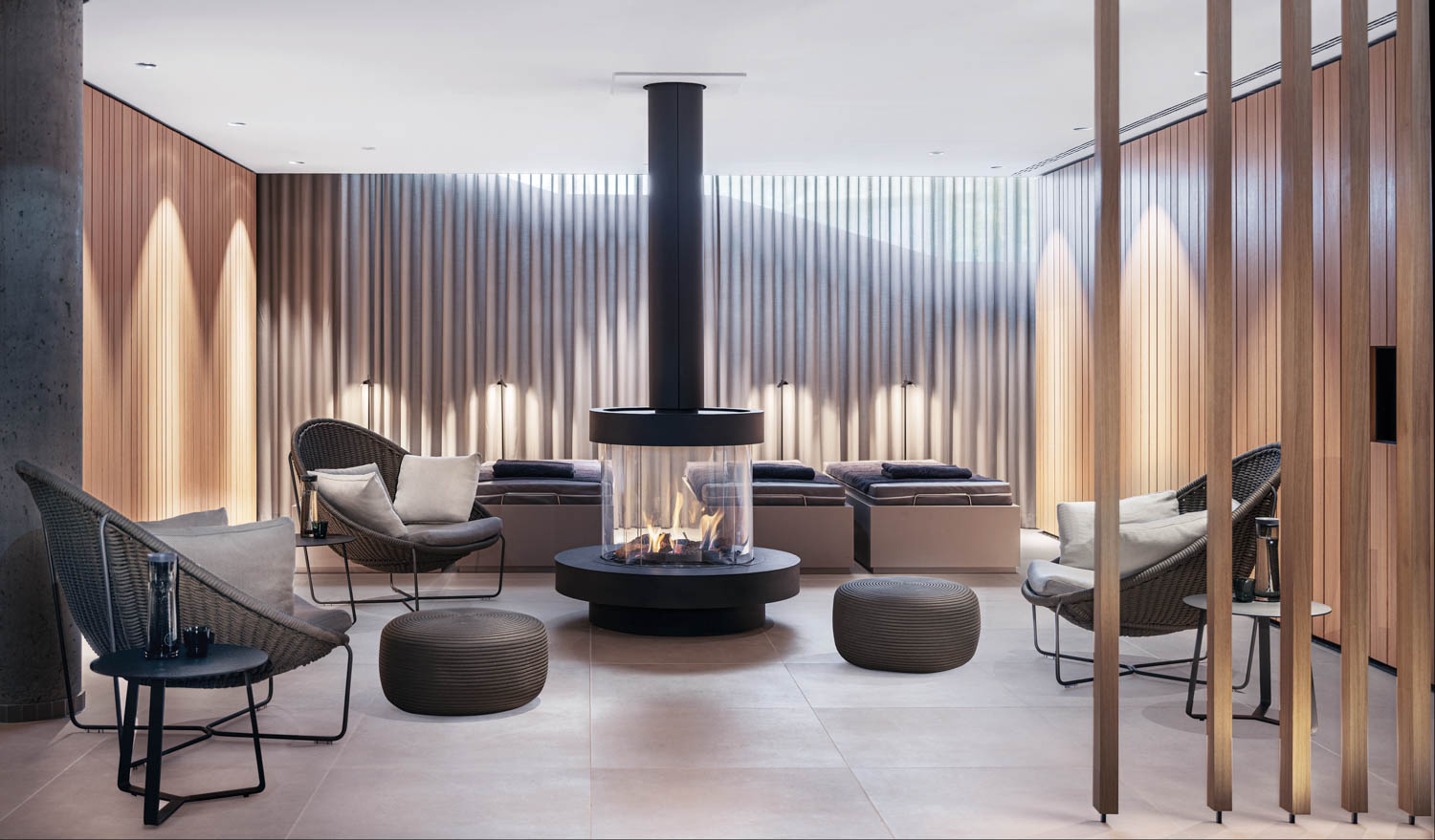 由Nido轮椅和Otmans环绕的壁炉