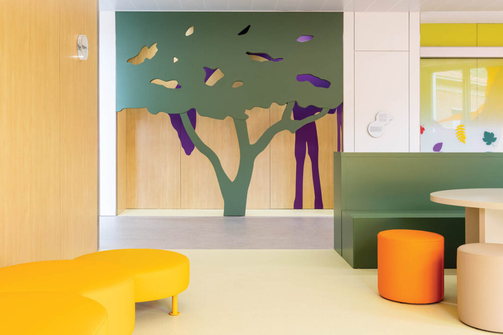 游乐室树下长颈鹿壁画