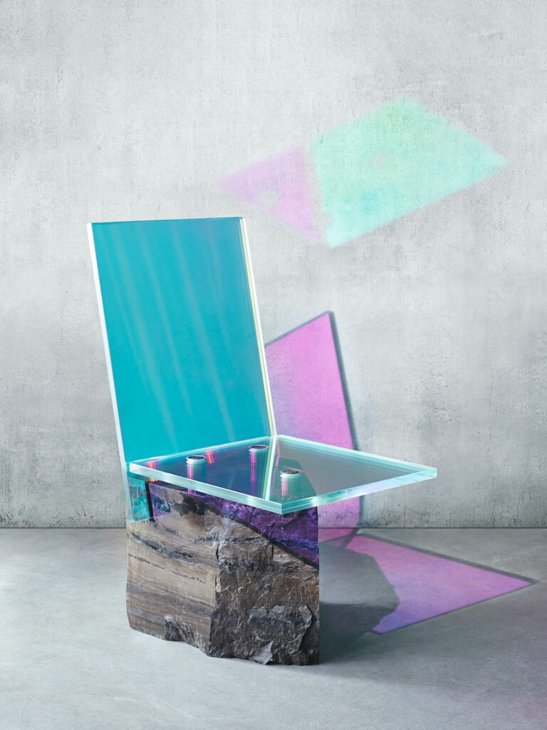 花岗岩基带玻璃板的椅子