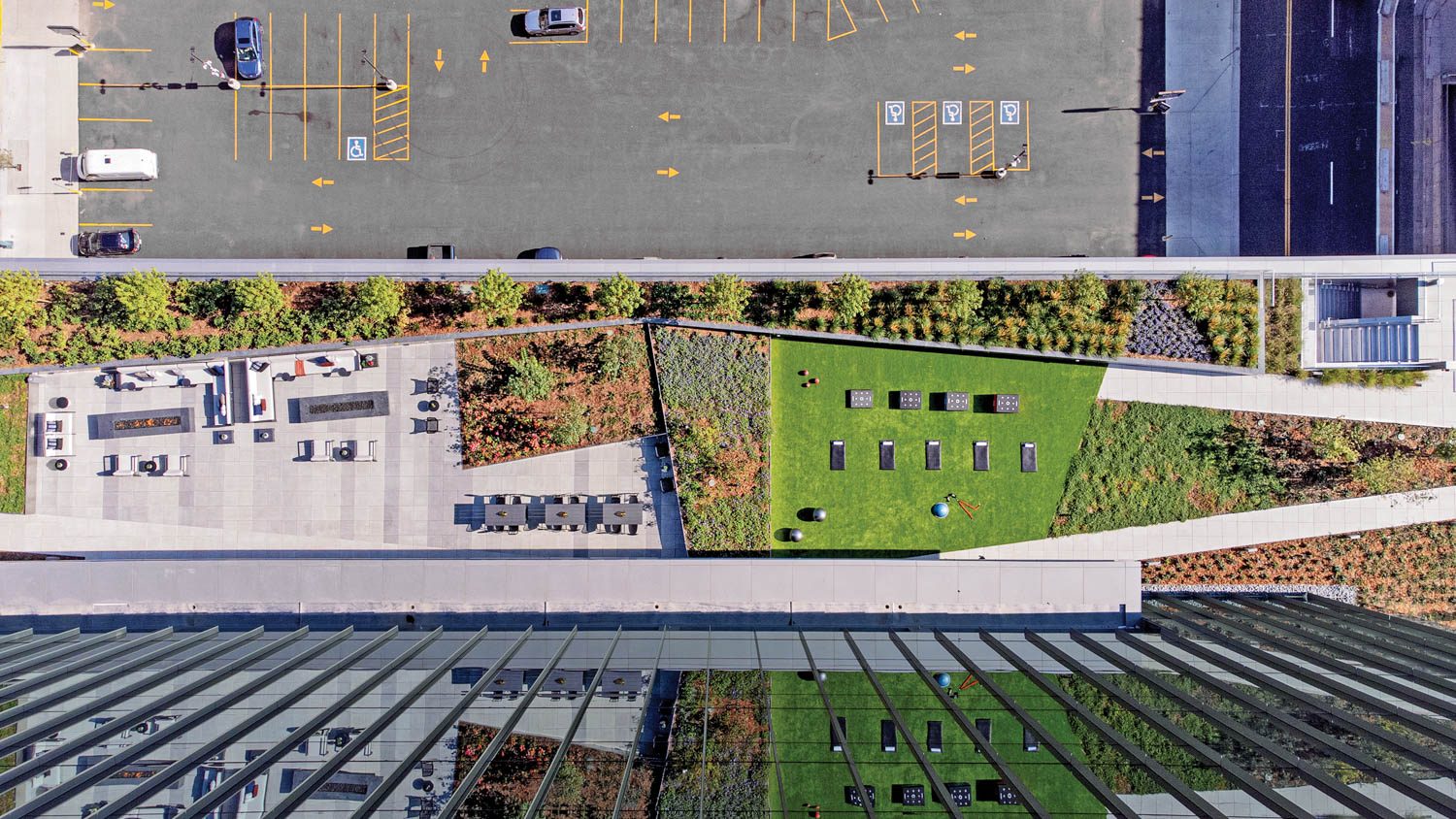 方块162顶端阳台的空中视图