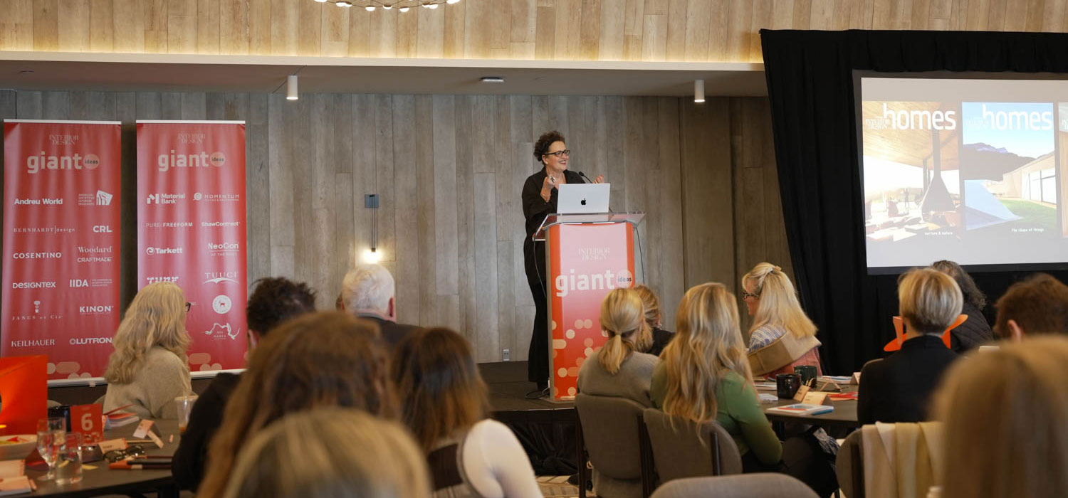 Cindy Allen站在Giants2023台讲台前