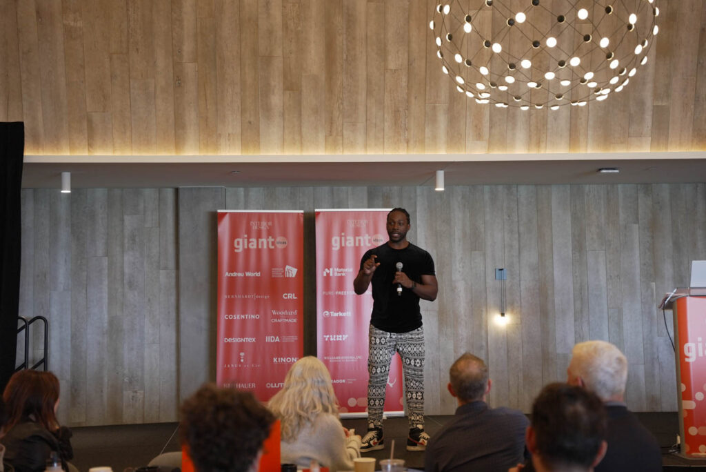 运动画家和记录片人昆汀鲁滨逊上台