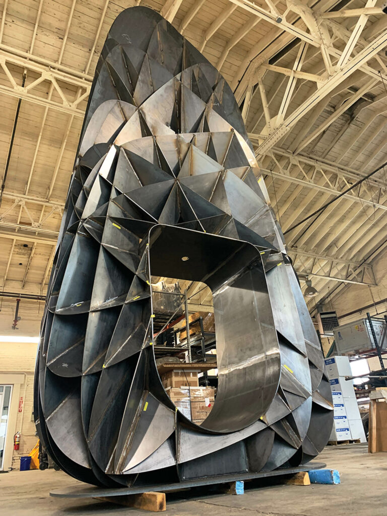 钢板焊接以创建座椅作为大安装