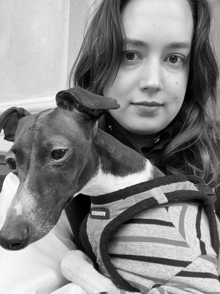 Chromablock共同设计者GeorginaMcWhirter与她的狗Dobby