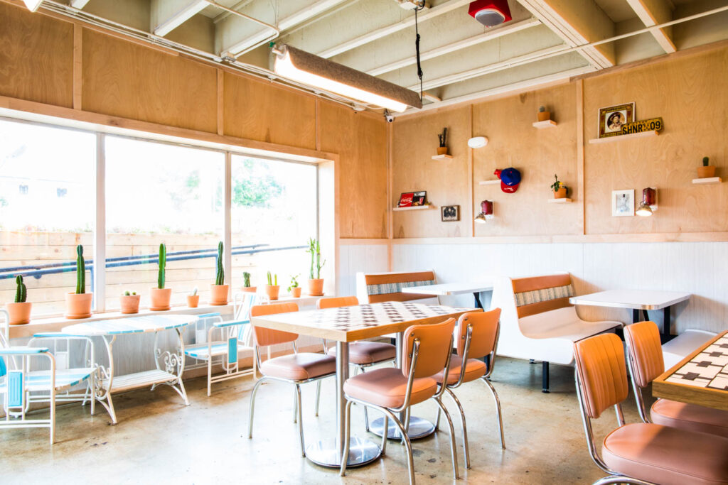 Redehead陌生人内部设计由Katie Vance设计