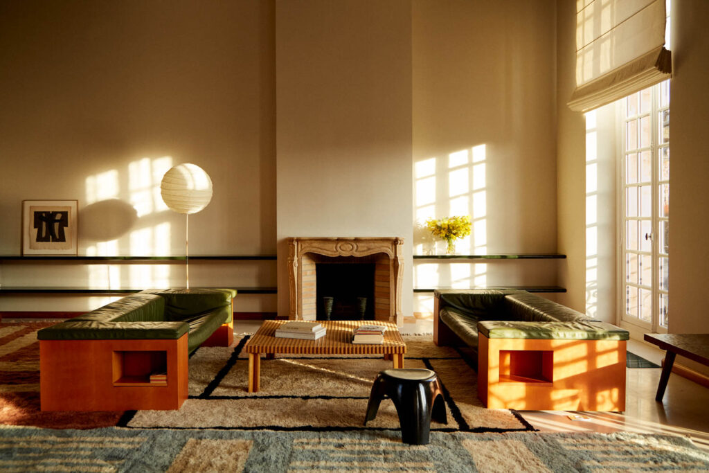 现代客厅在日落科林国王贝尼省地毯的平衡研究收集