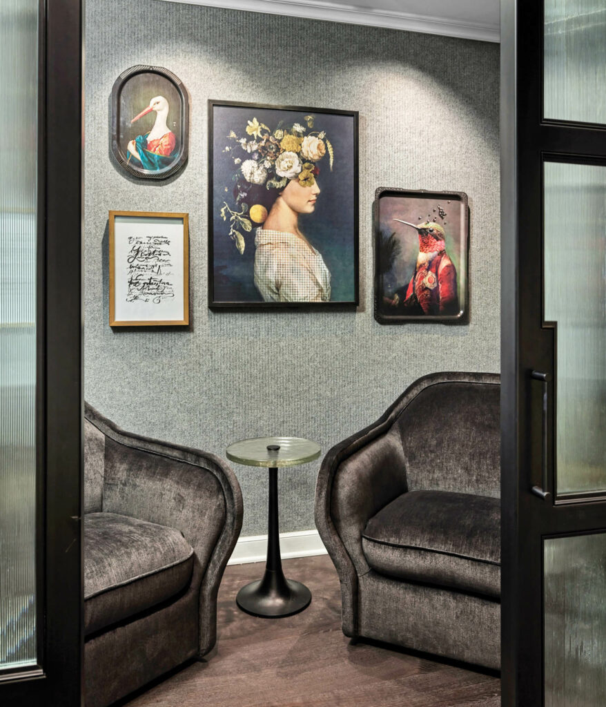 大陆间巴克头亚特兰大美术墙旁两张手椅