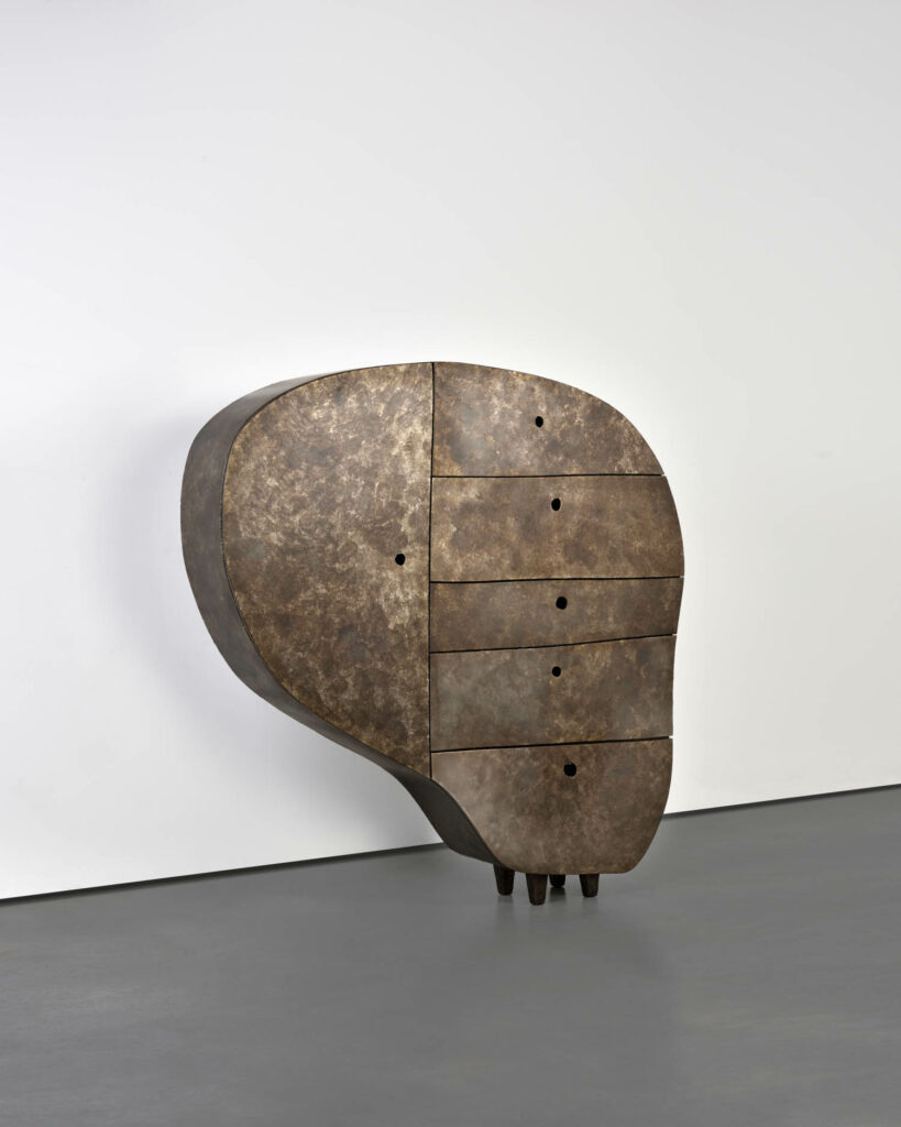 非对称柜子近对称由Mararten Baas编