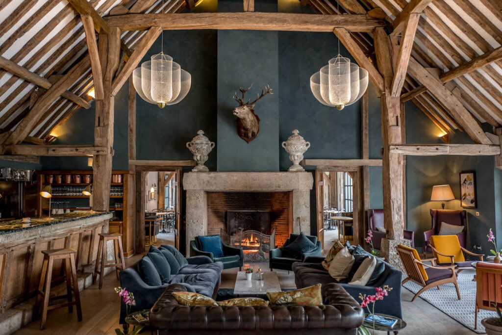 lesbordesEstate俱乐部内一个座位区