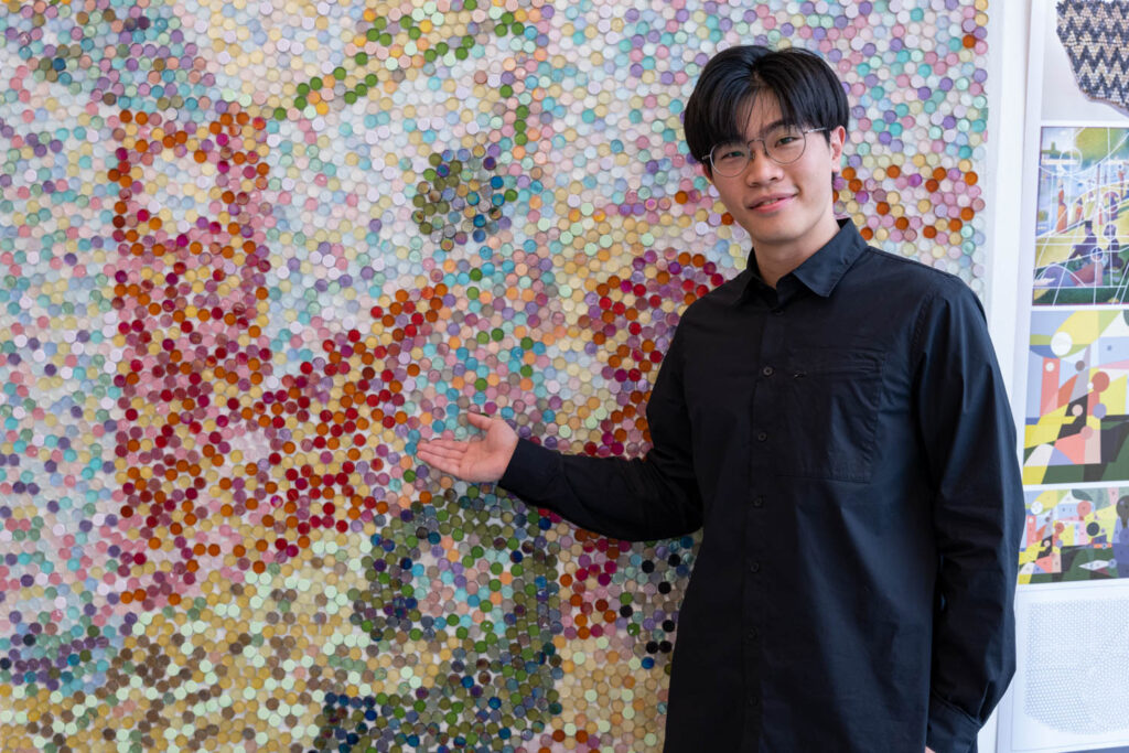 Pratt学生指针他制作的马赛克美术