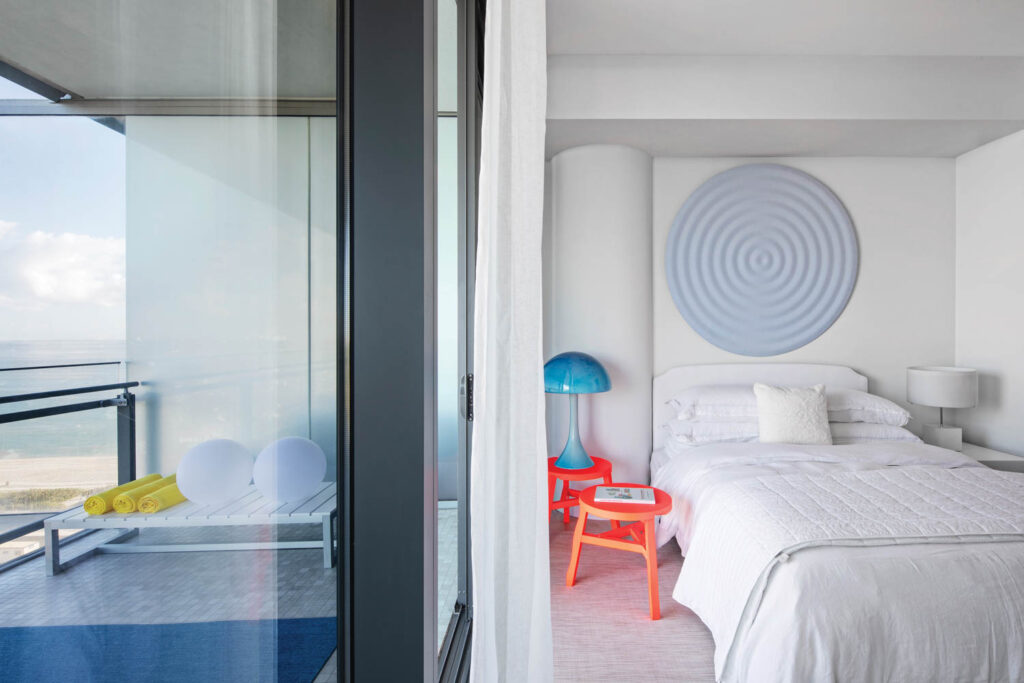 客房内有线口音和室外阳台