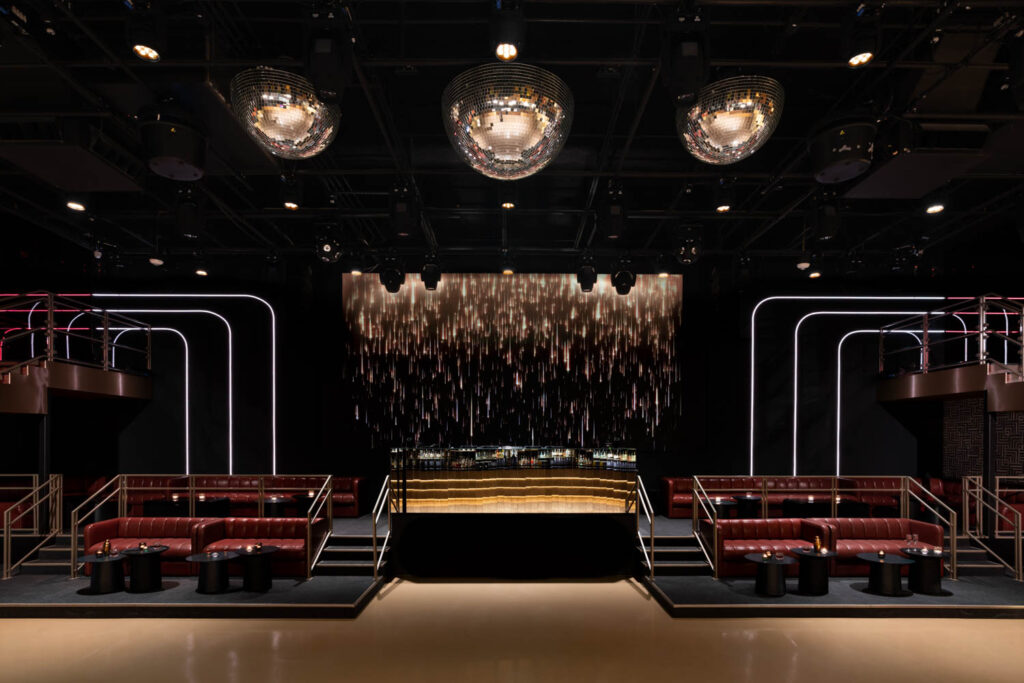 Oustin主要夜店迷信区装饰1970年代风情