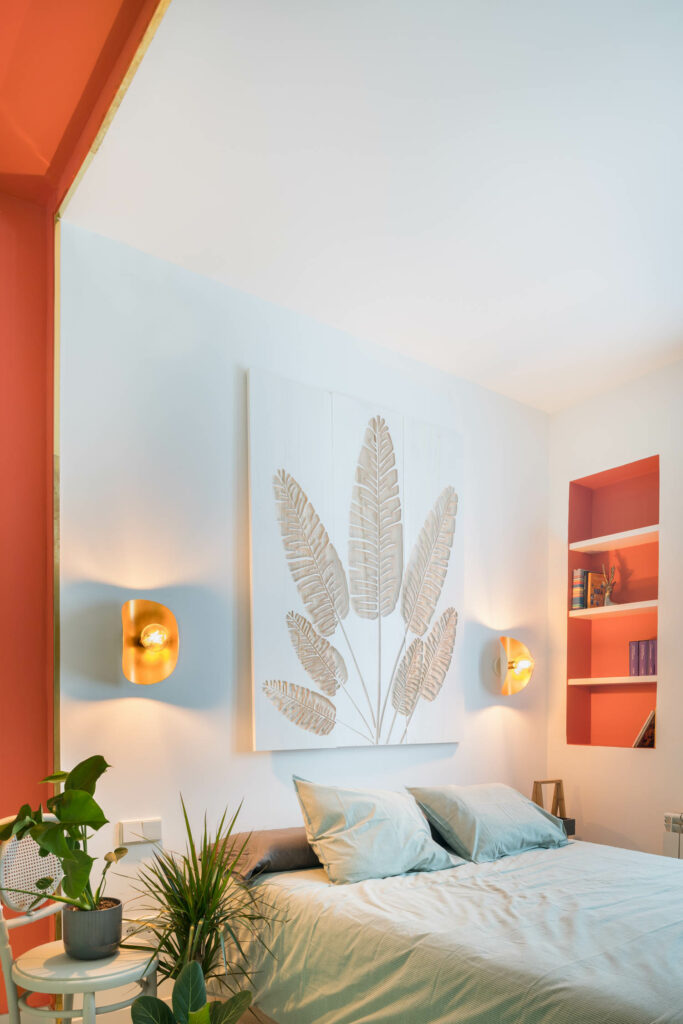 卧室后边有树叶画