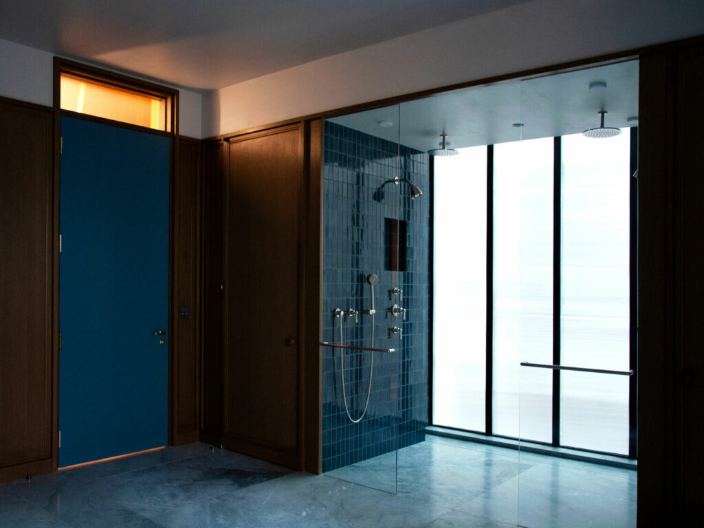 UNYCxDESION2023 David Bers架构和Studio StevenVolpe为河滨车道初级浴室