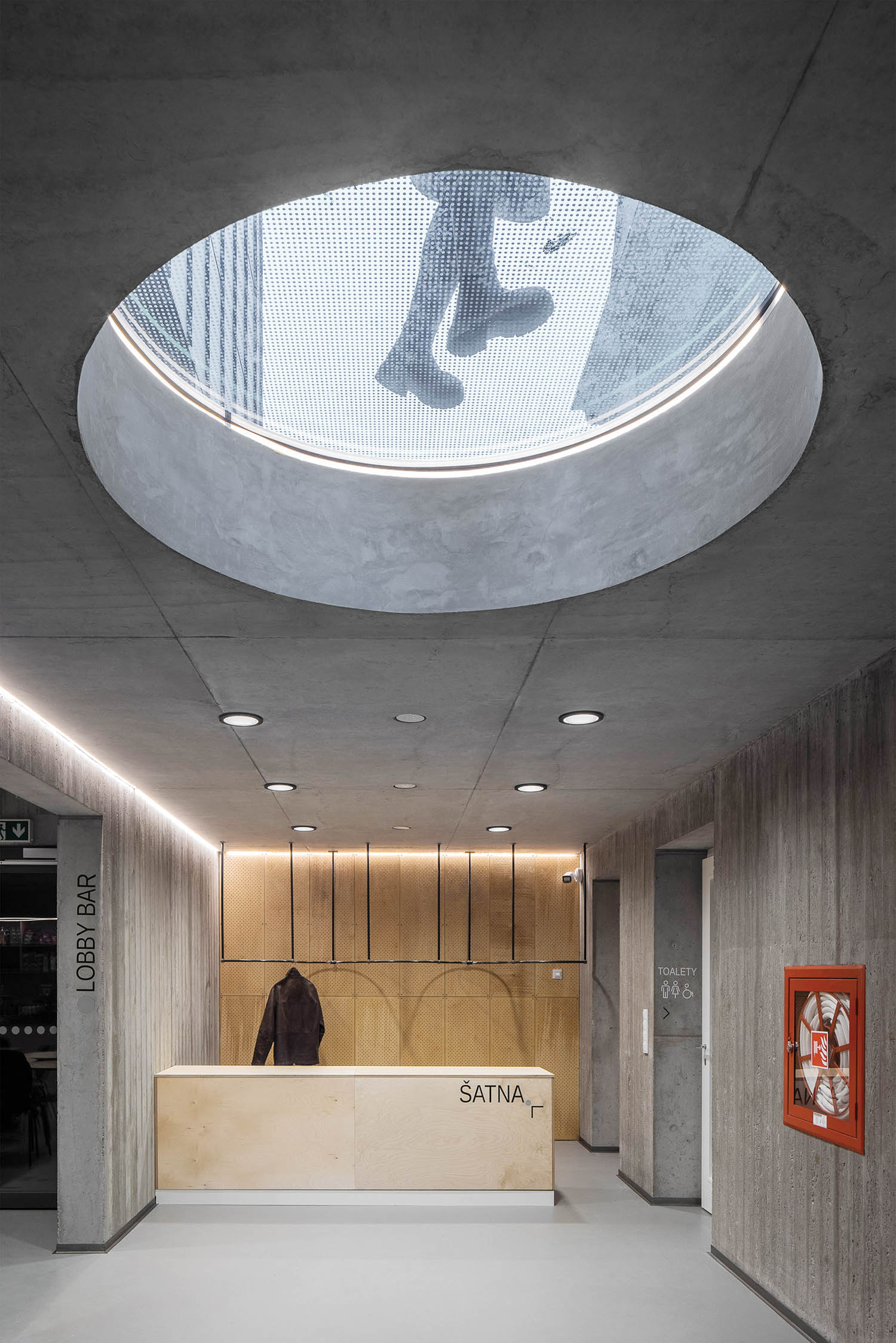 天窗悬置库前台