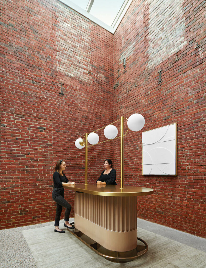 砖块搭建办公楼协作空间