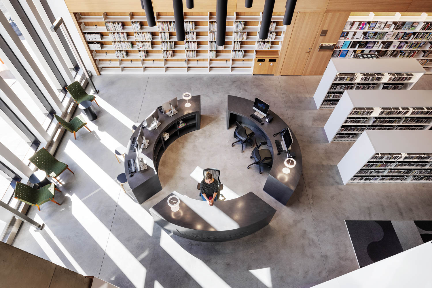 图书馆圆环台自然光