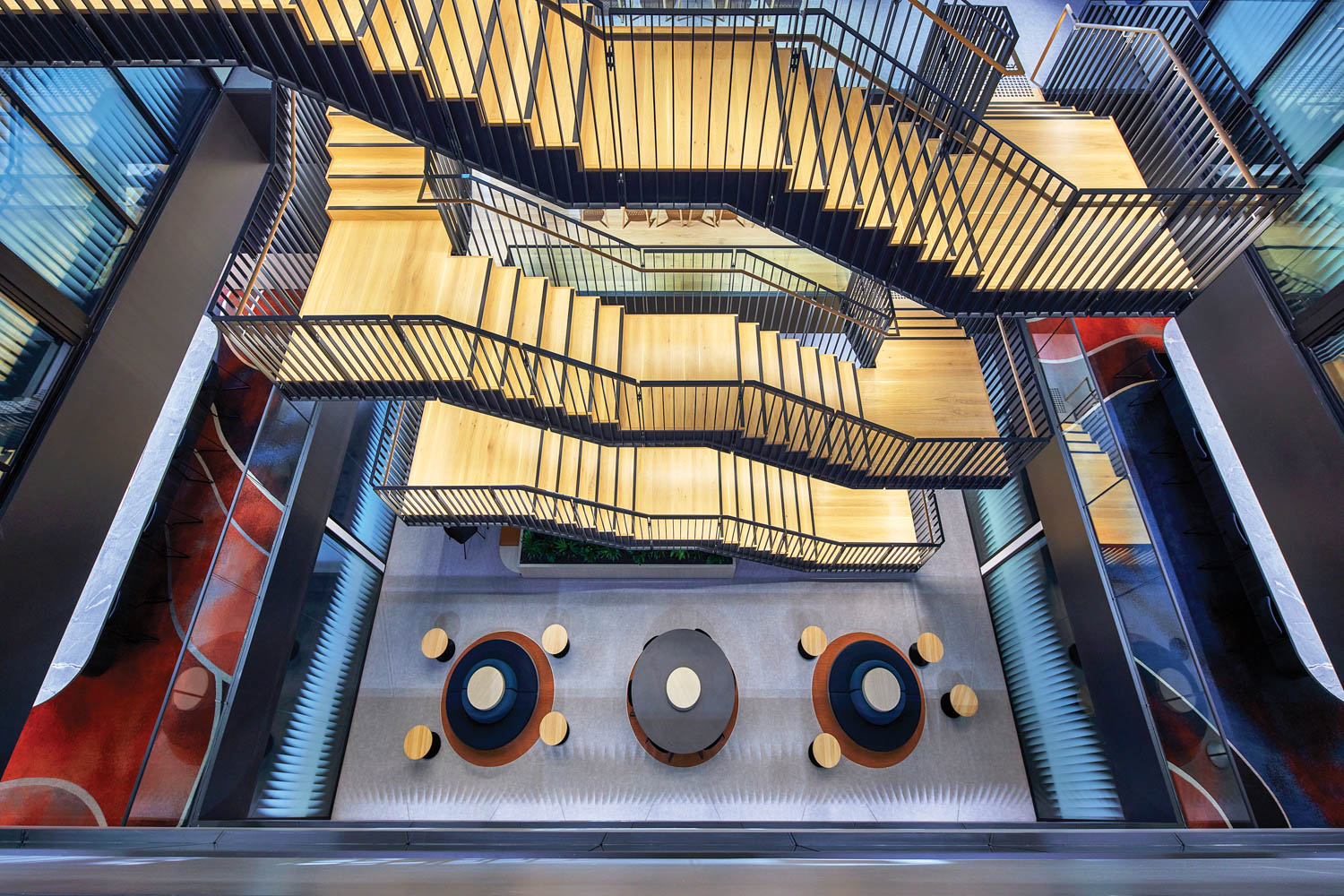 中央楼梯空中视图 大登陆 社会枢纽金融服务公司