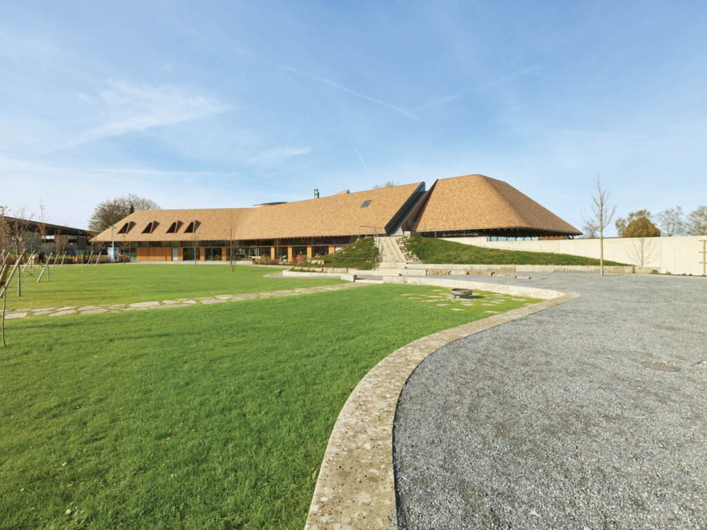 园林美化扩展至长发世界屋顶平台