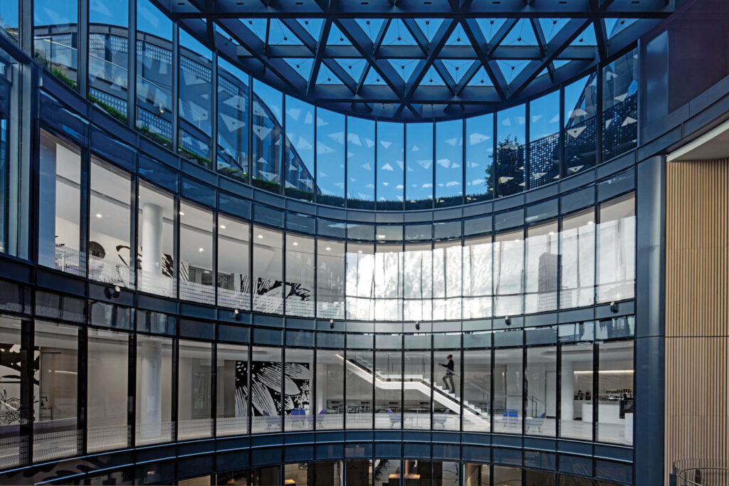 密尔班玻璃墙内LSM