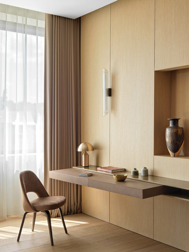 布达佩斯公寓主卧室单面办公桌