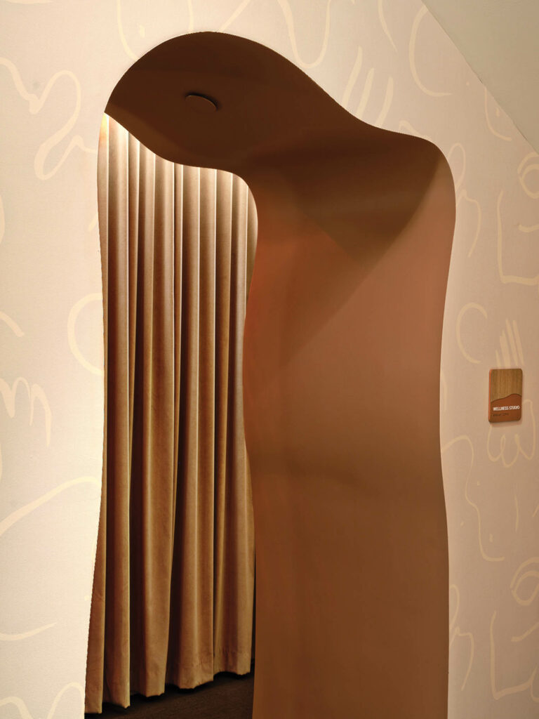 Tia Williamsburg内雕刻入口