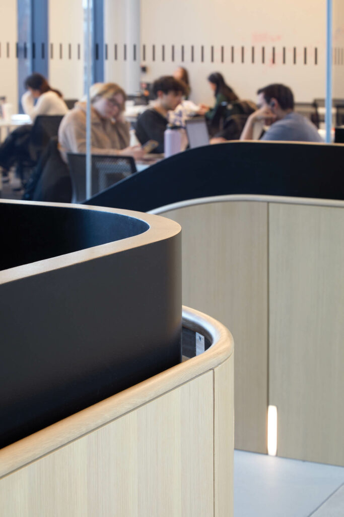 关闭白牛手栏 楼梯