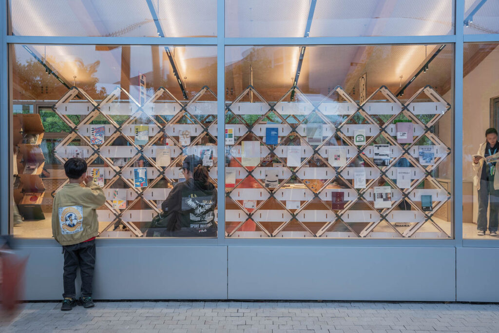 清晰形状书架可见窗口