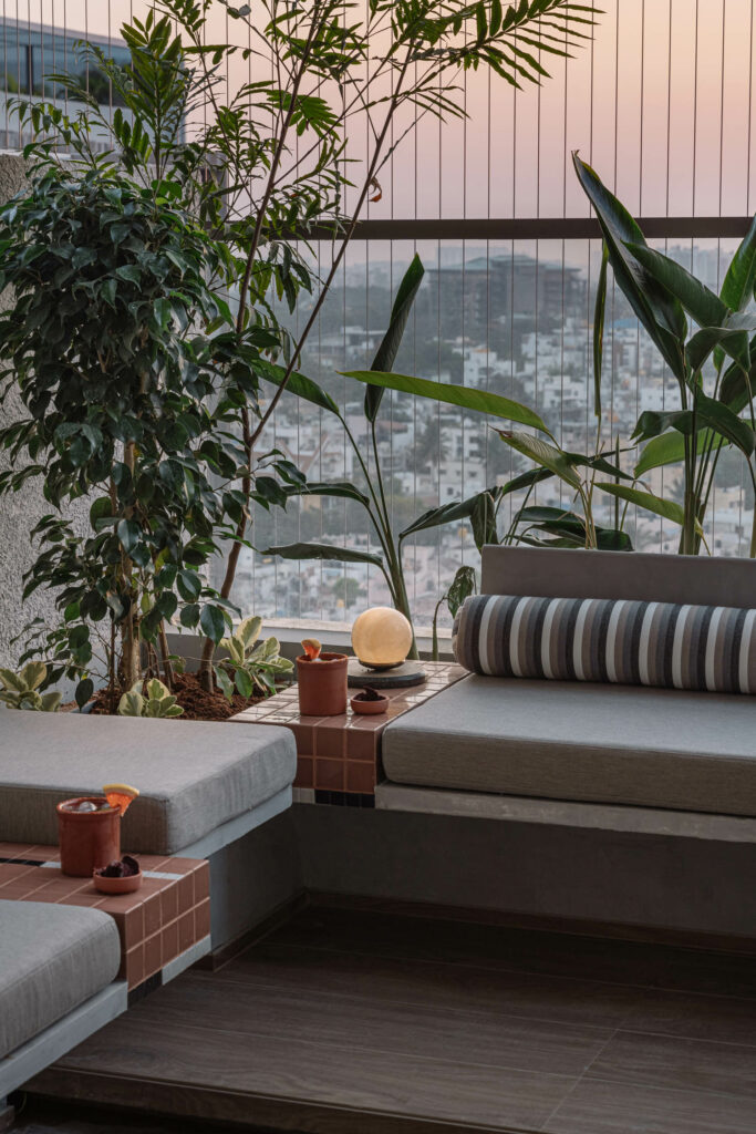 班加罗尔顶楼日落时市视图