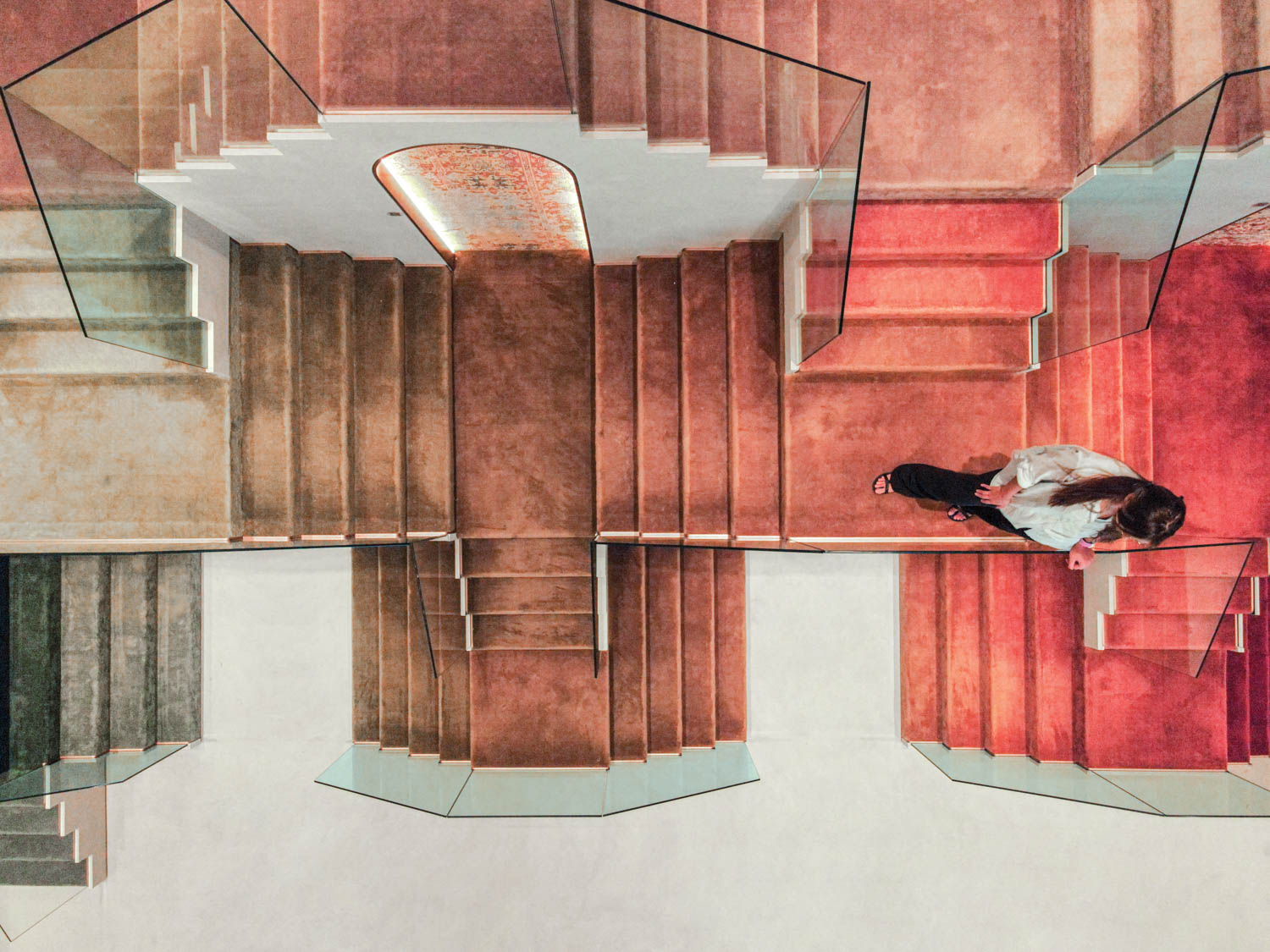 红地毯覆盖JaipurRugs楼梯