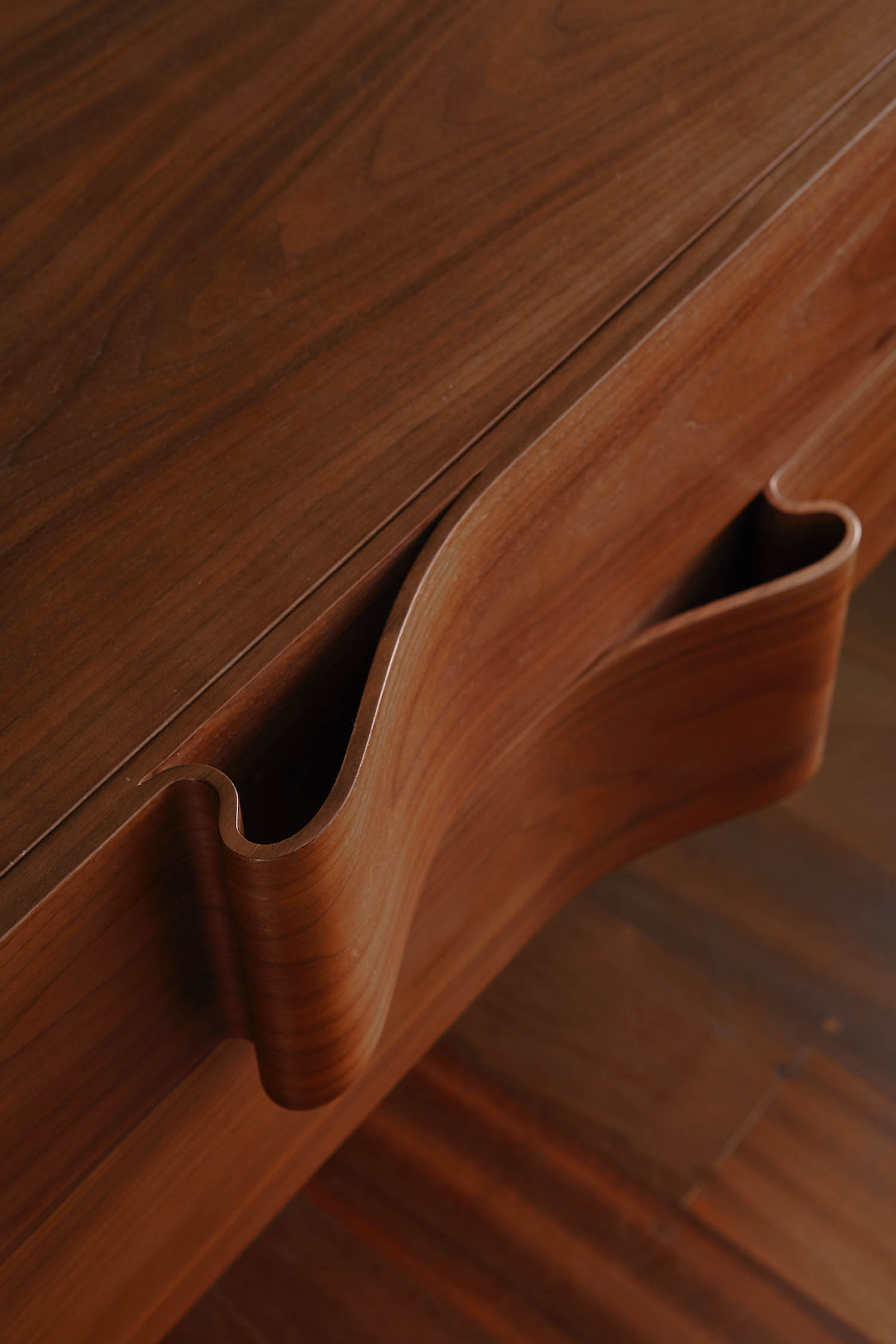 s边板Arthur Casas为Etel