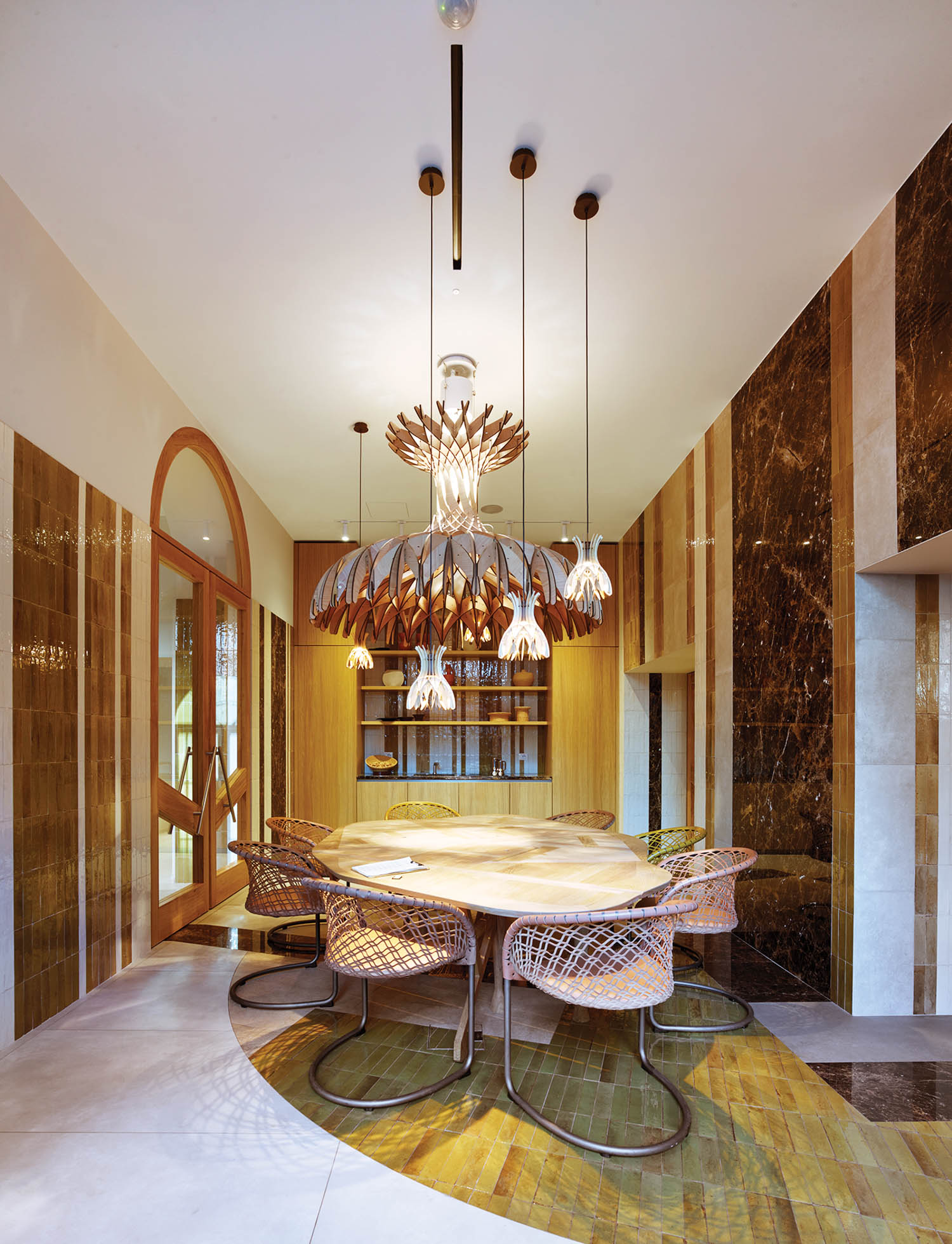 陶瓷店表上方收集像羽毛般的回文