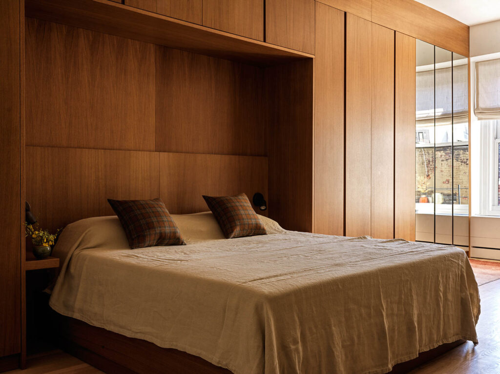 初级卧室包括大型休眠头板