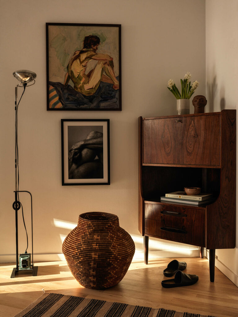 室内陶瓷花瓶绘画