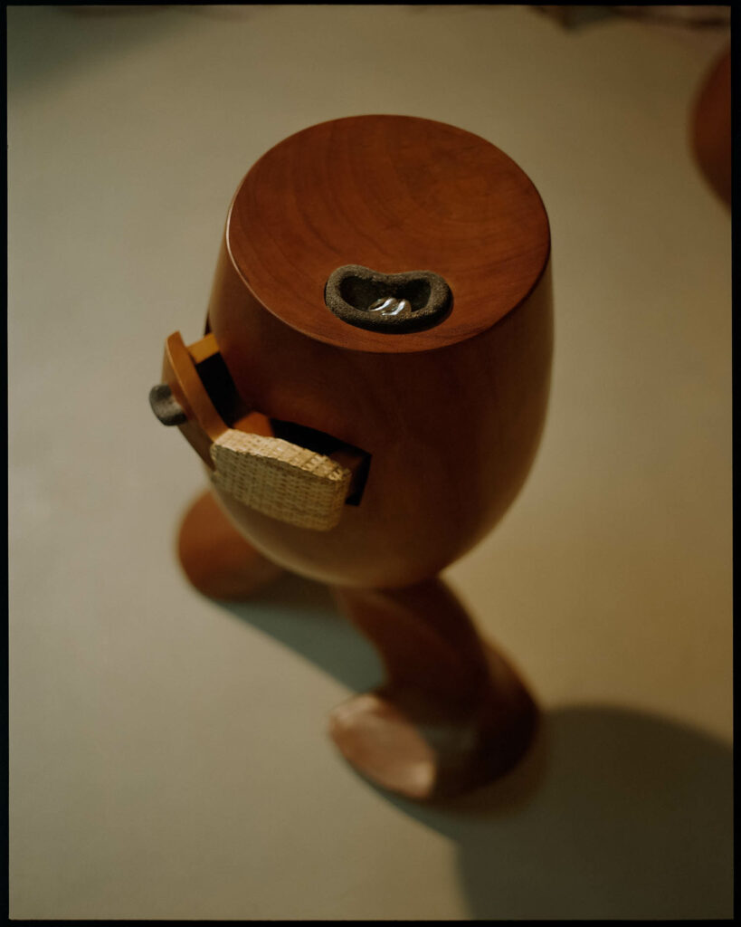 影院闭合比纳Uno边表内嵌起火山石