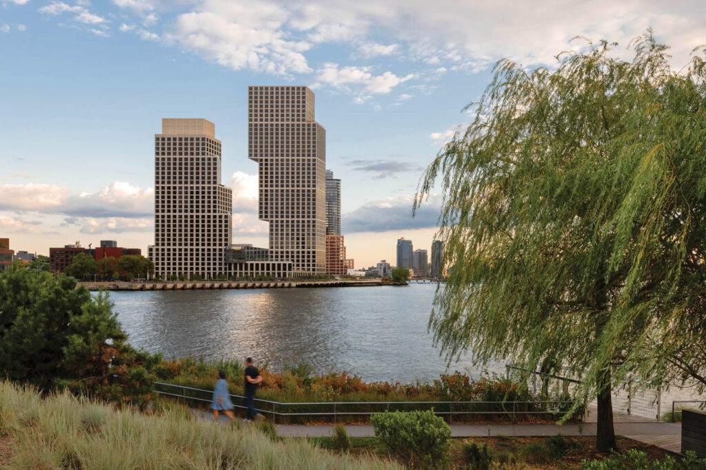 组成Eagle+West的两座塔外部视图,Brooklyn住宅综合体