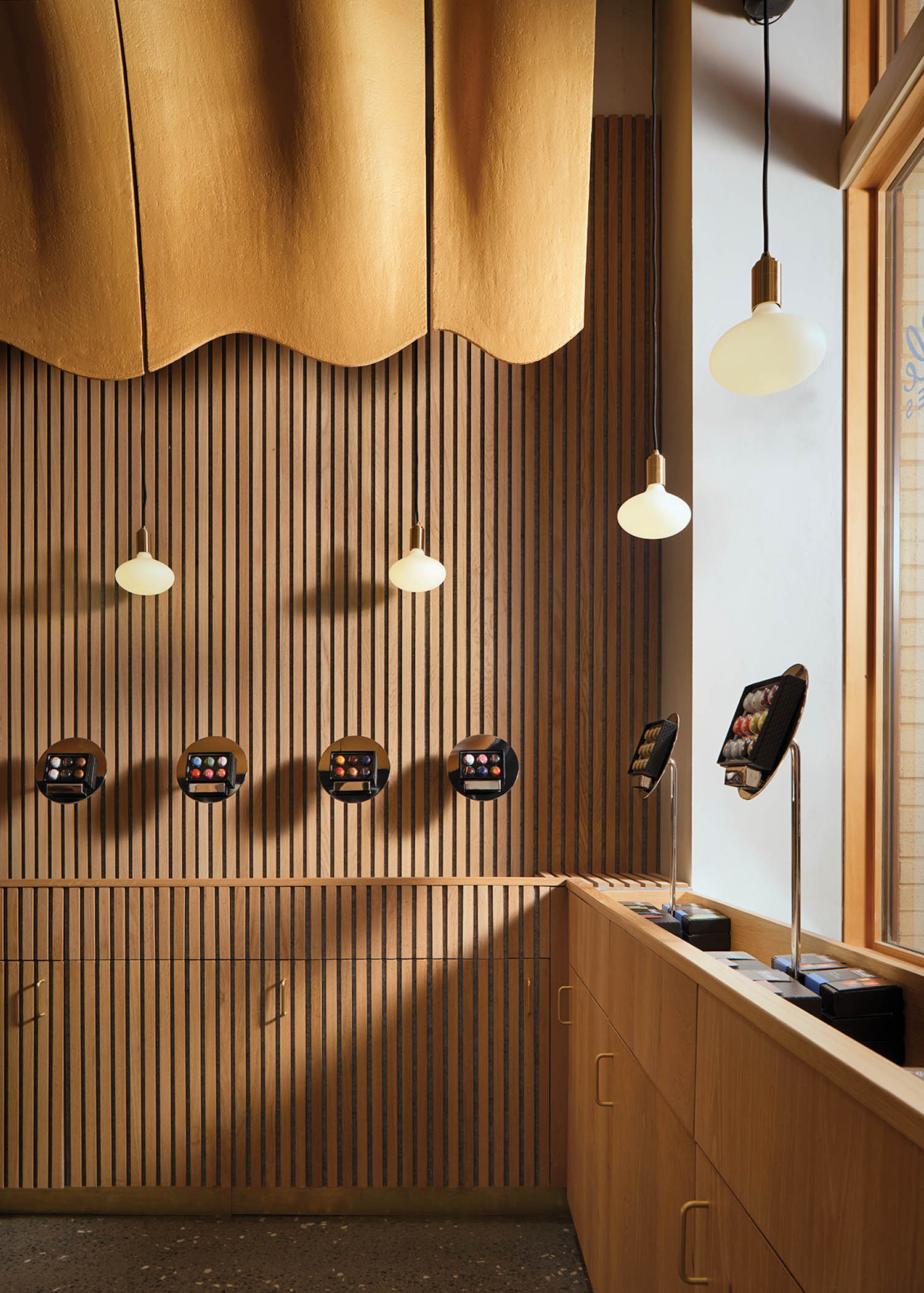 面板墙配圆形巧克力显示器