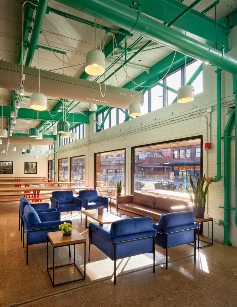 自然光渗入酿酒厂空间