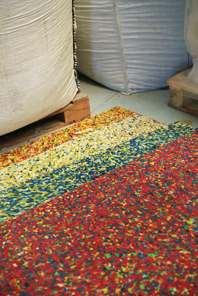 Laak Jom集合中使用的材料