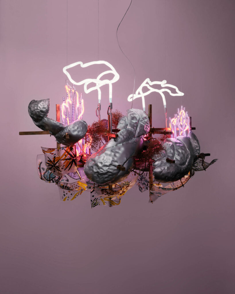 光工由玻璃、铜、铝、电子产品、LEDs和黄铜制成